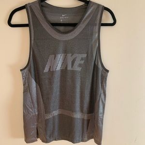 Nike top size XS